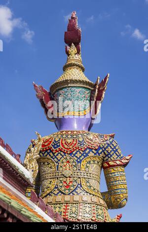 Wat Phra Kaeo, Tempel des Smaragdbuddhas. Statue von Maiyararp. Bangkok, Thailand, Asien Stockfoto