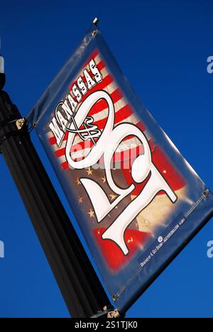 Ein Banner, das den 150. Jahrestag des Amerikanischen Bürgerkriegs feiert, hängt an einem Laternenpfosten in Manassas, Virginia Stockfoto