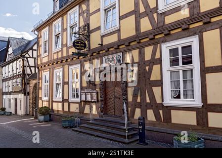 Hotel Nassau Oranien, historisches Fachwerkhaus, Barock, Fassade, Portal mit Schnitzereien von Johann Neudecker, Dekor, Nassauer Hof, Sternerestaurane Stockfoto
