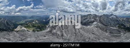 Alpenpanorama, Luftaufnahme, 360Â°-Blick von der Alpspitze, Hochgebirge, Bayern, Deutschland, Europa Stockfoto
