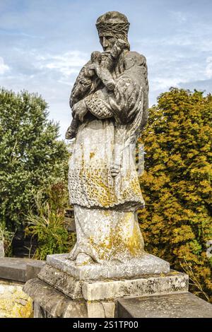 Statue des Heiligen Johannes von Nepomuk auf der Alten Lahnbrücke in Limburg an der Lahn, Hessen, Deutschland Stockfoto