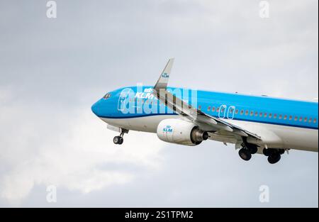 KLM Boeing 737-800 nach dem Start vom Flughafen Warschau Chopin 26.08.2024 Stockfoto