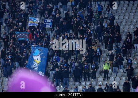 Florenz, Toskana, ITALIEN. Januar 2025. Während des Fußballspiels vom 01.04.2025, gültig für die italienische Meisterschaft Serie A - 2024/25 in Florenz im Stadio Artemio Franchi zwischen AC Fiorentina und SSC Neapel. Auf dem Foto: Supporters napoli (Credit Image: © Fabio Sasso/ZUMA Press Wire) NUR REDAKTIONELLE VERWENDUNG! Nicht für kommerzielle ZWECKE! Stockfoto