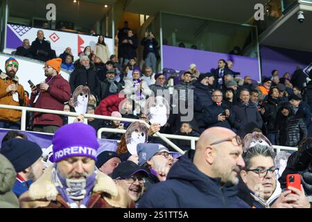 Florenz, Toskana, ITALIEN. Januar 2025. Während des Fußballspiels vom 01.04.2025, gültig für die italienische Meisterschaft Serie A - 2024/25 in Florenz im Stadio Artemio Franchi zwischen AC Fiorentina und SSC Neapel. Auf dem Foto: Supporters fiorentina (Credit Image: © Fabio Sasso/ZUMA Press Wire) NUR REDAKTIONELLE VERWENDUNG! Nicht für kommerzielle ZWECKE! Stockfoto