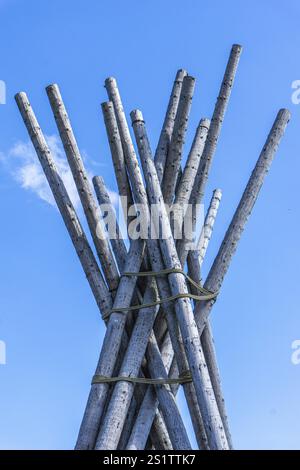 Das Kyrilltor in Brilon im Sauerland ist am Beginn des Wanderweges Rothaarsteig und erinnert an die Sturmkatastrophe vor vielen Jahren. Th Stockfoto