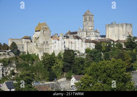 Chateau Harcourt, Kirche St. Pierre, Chateau de Gouzon, mittelalterliche Oberstadt Chauvigny, Département Vienne, Region Nouvelle-Aquitaine, Frankreich, Euro Stockfoto