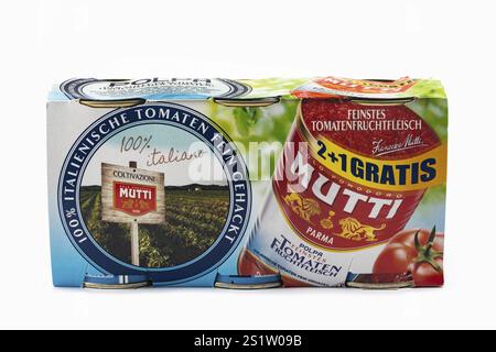 WETZLAR, Deutschland 14.07.2022: MUTTI (Tomatenmark) aus Mutti. Mutti - Industria Conserve Alimentari ist ein italienisches Unternehmen, das sich auf Konserven spezialisiert hat Stockfoto
