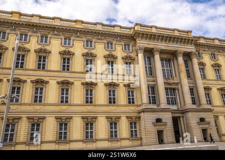 Humboldt Forum Berlin das neue Kulturmuseum an der Alster ist ein beliebtes Touristenziel. Das Humboldt Forum in Berlin ist das neue kulturelle Highlig Stockfoto