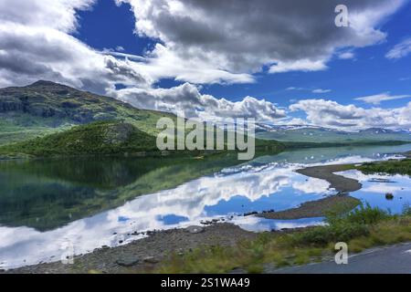 Faszinierende Naturlandschaft in Jotunheimen im Sommer in Norwegen. Großartige Naturlandschaft in Jotunheimen im Sommer in Norwegen Stockfoto