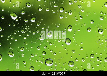 Wassertröpfchen im Detail als Hintergrund Stockfoto