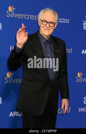 LOS ANGELES - 3. JAN: John Lithgow bei der Palm Springs International Film Festival Gala im Palm Springs Convention Center am 3. Januar 2025 in Palm Springs, CA Stockfoto