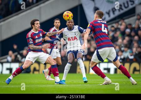 London, Großbritannien. Januar 2025. Tottenham Hotspur Mittelfeldspieler Pape Matar Sarr (29) während des Premier League Spiels im Tottenham Hotspur Stadium, London. Der Bildnachweis sollte lauten: Ian Stephen/Sportimage Credit: Sportimage Ltd/Alamy Live News Stockfoto