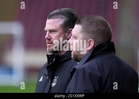 Großbritannien: Motherwell gegen Aberdeen, schottische Premiership im Fir Park Stadium, Motherwell, Schottland am 5. Januar 2025: Im Bild: Aberdeen-Manager Jimmy Thelin mit Aberdeen FC CEO Alan Burrows vor dem Spiel Motherwell Fir Park Stadium Schottland Copyright: XAlexxToddx Stockfoto