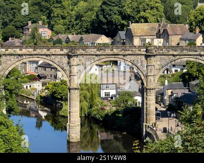 Nahaufnahme des Eisenbahnviadukts und des River Nidd, Knaresborough, North Yorkshire, Englan Stockfoto