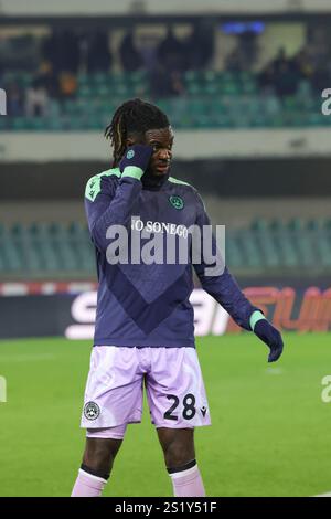 Verona, Italien. Januar 2025. Oumar Solet von Udinese Calcio wurde während des Fußballspiels der italienischen Serie A zwischen Hellas Verona FC und Udinese Calcio im Stadion Marcantonio Bentegodi gezeigt. Quelle: SOPA Images Limited/Alamy Live News Stockfoto