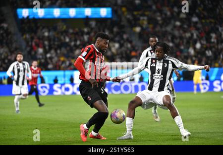 RIAD, SAUDI-ARABIEN - 3. JANUAR: Samuel Mbangula von Juventus FC tritt am 3. JANUAR 2025 im Al Awwal Park in Riad, Saudi-Arabien, im Halbfinalspiel des italienischen Superpokals zwischen Juventus FC und AC Milan um den Ball an. (Foto von MB-Medien) Stockfoto