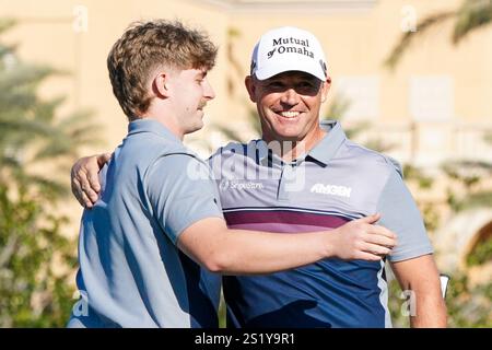 21. Dezember 2024, Orlando, Florida, USA: Padraig Harrington (R) und Son Paddy gehen nach der ersten Runde der PNC Championship im Ritz-Carlton Golf Club auf den 18. Platz. (Kreditbild: © Debby Wong/ZUMA Press Wire) NUR REDAKTIONELLE VERWENDUNG! Nicht für kommerzielle ZWECKE! Stockfoto