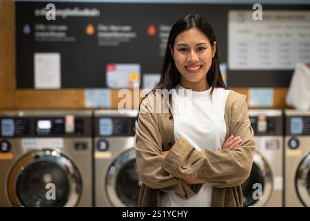 Frau in der Wäscherei Konzept Stockfoto