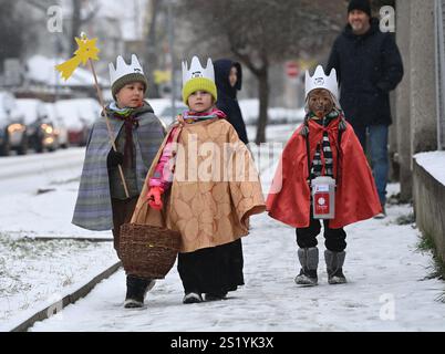 Olomouc, Tschechische Republik. Januar 2025. Die wohltätige Organisation der Geldsammlung der drei Könige in Olomouc, Tschechische Republik, am 5. Januar 2025. Quelle: Ludek Perina/CTK Photo/Alamy Live News Stockfoto