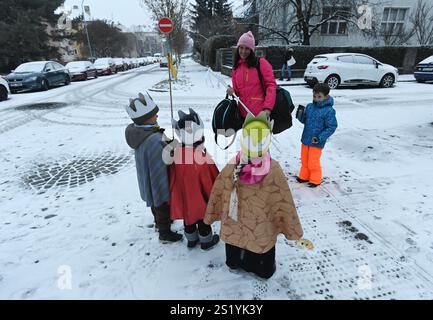 Olomouc, Tschechische Republik. Januar 2025. Die wohltätige Organisation der Geldsammlung der drei Könige in Olomouc, Tschechische Republik, am 5. Januar 2025. Quelle: Ludek Perina/CTK Photo/Alamy Live News Stockfoto