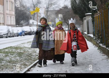 Olomouc, Tschechische Republik. Januar 2025. Die wohltätige Organisation der Geldsammlung der drei Könige in Olomouc, Tschechische Republik, am 5. Januar 2025. Quelle: Ludek Perina/CTK Photo/Alamy Live News Stockfoto