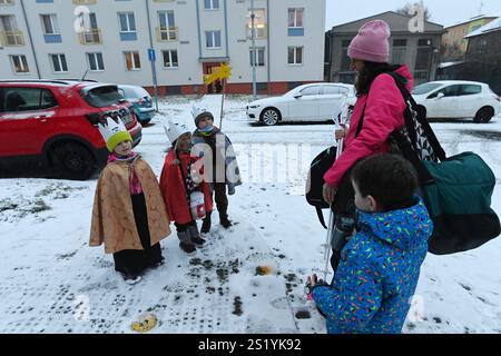 Olomouc, Tschechische Republik. Januar 2025. Die wohltätige Organisation der Geldsammlung der drei Könige in Olomouc, Tschechische Republik, am 5. Januar 2025. Quelle: Ludek Perina/CTK Photo/Alamy Live News Stockfoto