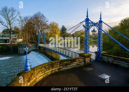 Die Mill Bridge über den Fluss Leam im Leamington Spa, Warwickshire Stockfoto