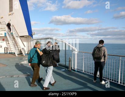 Alle an Bord der Brittany Ferries Überquerung des Ärmelkanals am Freitag, den 3. Januar 2025. Stockfoto