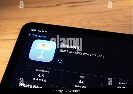 OSTRAVA, TSCHECHIEN – 24. SEPTEMBER 2024: App Store mit Apple Keynote Präsentationssoftware wird installiert Stockfoto