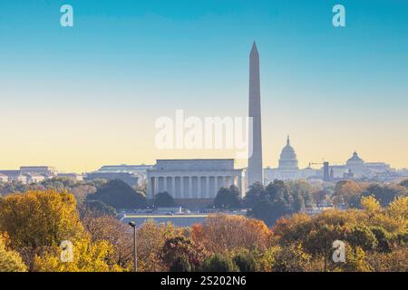 Stadtpanorama von Washington D.C. mit dem United States Capitol, dem Washington Monument und dem Senat Stockfoto