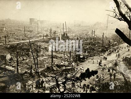 1923 Japan großes Erdbeben in Kantō : Totalzerstörung nach dem verheerenden Erdbeben in Tokio. Archivfoto der Erdbeben- und Erdbebenschäden in Japan der 1920er Jahre in Tokio Stockfoto