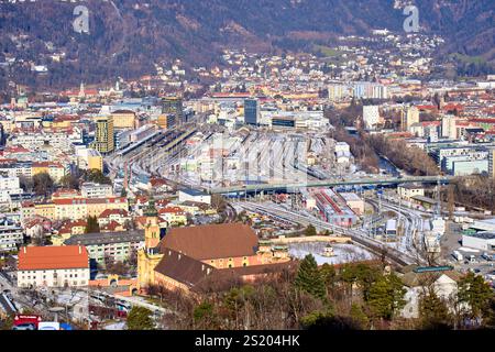 Innsbruck, Österreich. Januar 2025. Hauptbahn an der 73. Vier-Schanzentournier Skispringen am 4. Januar 2025 in der Bergisel Schanze in Innsbruck, Tirol, Österreich, Fotograf: ddp Images/STAR-Images Credit: ddp Media GmbH/Alamy Live News Stockfoto