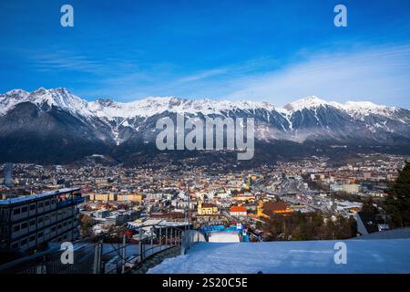 Innsbruck, Österreich. Januar 2025. Panoramablick beim 73. Vier-Schanzentournier Skispringen am 4. Januar 2025 in der Bergisel Schanze in Innsbruck, Tirol, Österreich, Fotograf: ddp Images/STAR-Images Credit: ddp Media GmbH/Alamy Live News Stockfoto