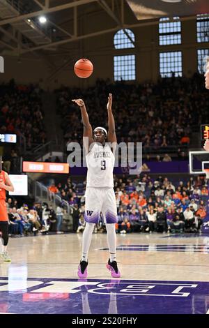Seattle, Washington, USA. Januar 2025. Zoom Diallo (9) der Washington Huskies (9) schießt einen Freiwurf während der ersten Hälfte des NCAA Basketballspiels zwischen den Illinois Fighting Illini und den Washington Huskies in Seattle, Washington. Steve Faber/CSM/Alamy Live News Stockfoto