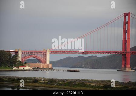 San Francisco, CA, USA. 24. April 2012: Die berühmte Golden Gate Bridge erstreckt sich über die Bucht in San Francisco, Kalifornien. Stockfoto