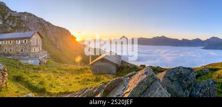 Wandern in der Nähe der Starkenburger Hütte am Stubaier Höhenweg, einer der schönsten Höhenwanderungen der österreichischen Alpen, in der Nähe von Stuba Stockfoto