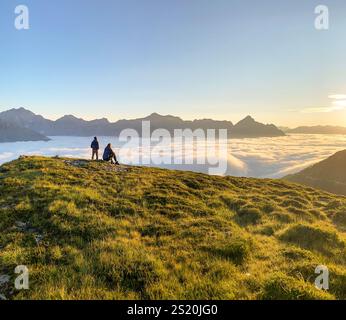 Wandern in der Nähe der Starkenburger Hütte am Stubaier Höhenweg, einer der schönsten Höhenwanderungen der österreichischen Alpen, in der Nähe von Stuba Stockfoto