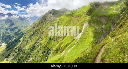 Wandern in der Nähe der Starkenburger Hütte am Stubaier Höhenweg, einer der schönsten Höhenwanderungen der österreichischen Alpen, in der Nähe von Stuba Stockfoto