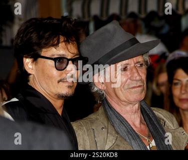 Johnny Depp und Keith Richards bei der Premiere von „Pirates of the Caribbean: On Stranger Tides“ in Los Angeles am 7. Mai 2011 im Disneyland in Anaheim. Stockfoto