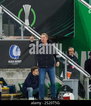 Windsor Park, Belfast, Nordirland, Großbritannien. Dezember 2024. UEFA Europa Conference League (Ligasaison – Spieltag 6) – Larne gegen KAA Gent. Coach KAA Gent Manager Wouter Vrancken Stockfoto
