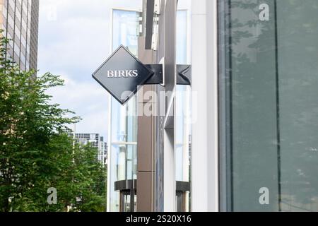 Toronto, ON, Kanada – 29. Juli 2024: „View at Birks Store“-Schild in Toronto Stockfoto