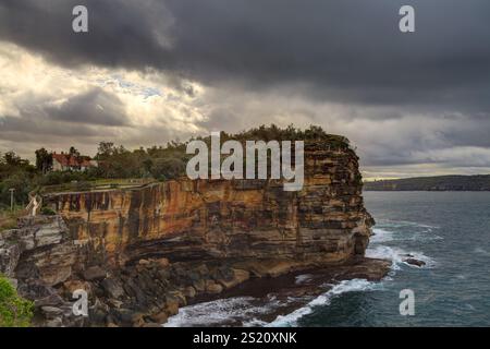 Stürmischer Himmel über The Gap, einer Klippe am Eingang zum Hafen von Sydney, Sydney, Australien Stockfoto
