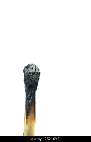 Nahaufnahme eines verbrannten Streichholzes. Vor weißem Hintergrund Österreich Stockfoto
