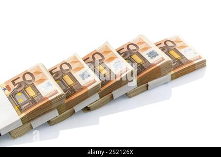 Stapel von vielen fünfzig Euro-Banknoten. Symbolisches Foto für Geld, Vermögen, Gewinn und Ausgaben Österreich Stockfoto