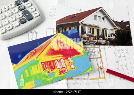 Energieeinsparung durch Wärmedämmung. Haus mit Wärmebildkamera fotografiert. Österreich Stockfoto