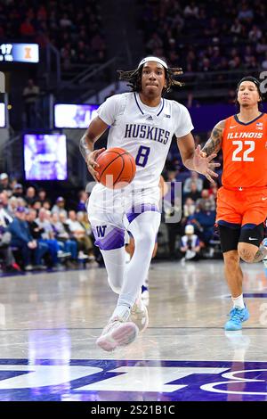 Seattle, Washington, USA. Januar 2025. Washington Huskies schützen Tyler Harris (8) während des NCAA Basketballspiels zwischen den Illinois Fighting Illini und den Washington Huskies in Seattle. Illinois besiegte Washington 81–77. Steve Faber/CSM/Alamy Live News Stockfoto