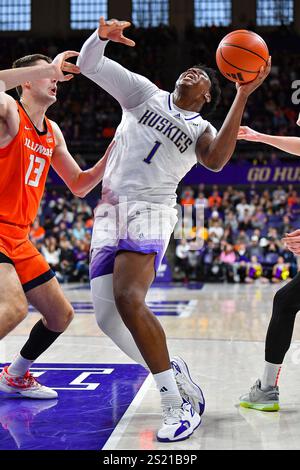 Seattle, Washington, USA. Januar 2025. Washington Huskies stürmten Great Osobor (1) während des NCAA Basketballspiels zwischen den Illinois Fighting Illini und den Washington Huskies in Seattle. Illinois besiegte Washington 81–77. Steve Faber/CSM/Alamy Live News Stockfoto