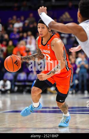 Seattle, Washington, USA. Januar 2025. Der Illinois Fighting Illini Guard Tre White (22) trocknet während des NCAA Basketballspiels zwischen den Illinois Fighting Illini und den Washington Huskies in Seattle, Washington. Illinois besiegte Washington 81–77. Steve Faber/CSM/Alamy Live News Stockfoto