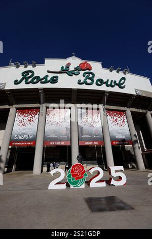 Pasadena, Kalifornien, USA. Januar 2025. Vor dem CFP-Viertelfinale zwischen den Oregon Ducks und den Ohio State Buckeyes in Pasadena, Kalifornien. Obligatorischer Fotokredit: Charles Baus/CSM/Alamy Live News Stockfoto