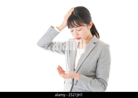 Junge Berufsfrau mit kranker Gesundheit Stockfoto